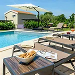 Lavanda Villa *