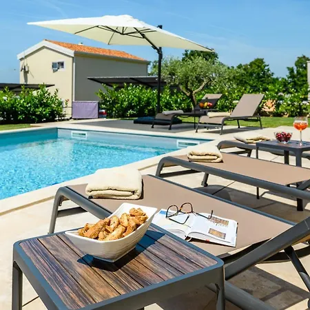 Lavanda Villa *