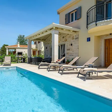 Lavanda Villa *